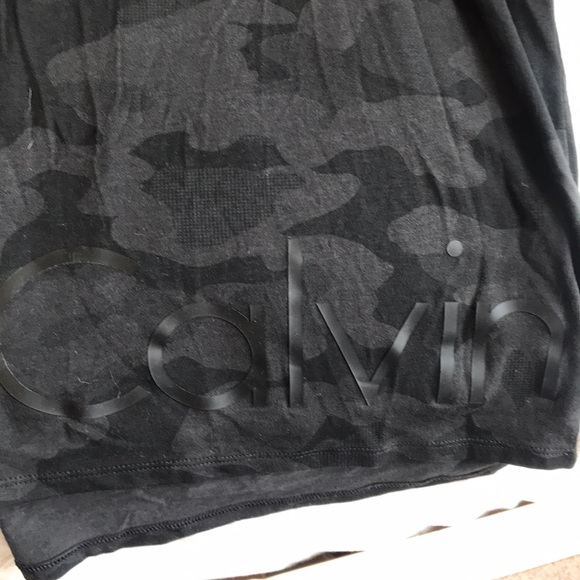 Calvin Klein workout top - Picture 3 of 5